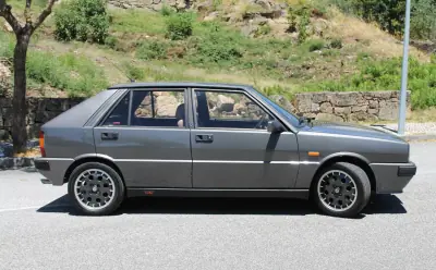 Lancia Delta 1988 - 16500 EUR, 194000 km - AUTO.MOTO.pt - 194000km - foto 5 de 35
