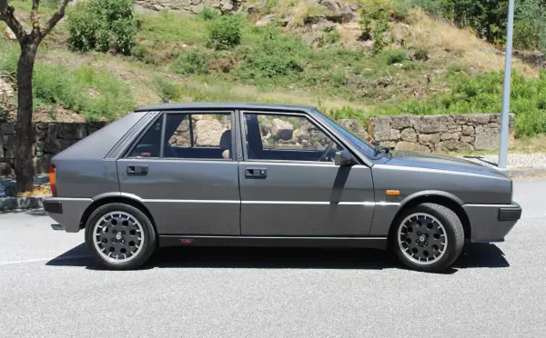 Lancia Delta 1988 - 16500 EUR, 194000 km - AUTO.MOTO.pt - 194000km - foto 5 de 35