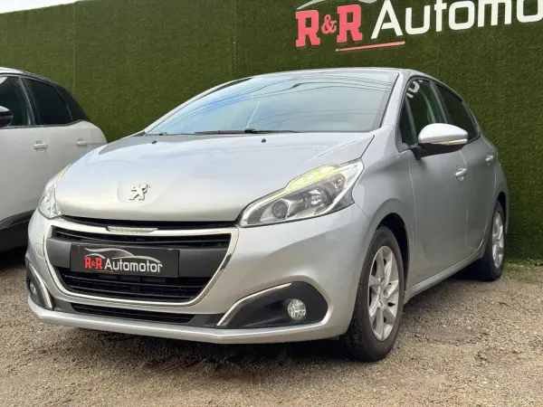 Peugeot 208 2016 - 8900 EUR, 178000 km - AUTO.MOTO.pt - 178000km - foto 5 de 21