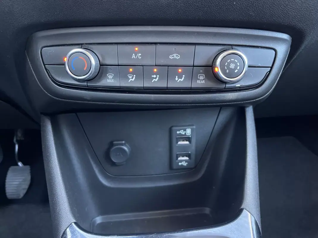 Opel Crossland X 2018 - 11490 EUR, 157660 km - AUTO.MOTO.pt - 157660km - foto 16 de 20
