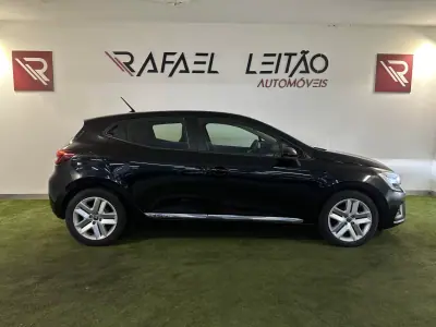 Renault Clio 2021 - 14500 EUR, 93000 km - AUTO.MOTO.pt - 93000km - foto 6 de 32