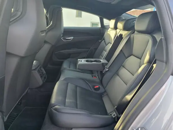 Audi e-tron GT 2021 - 52499 EUR, 100000 km - AUTO.MOTO.pt - 100000km - foto 17 de 46