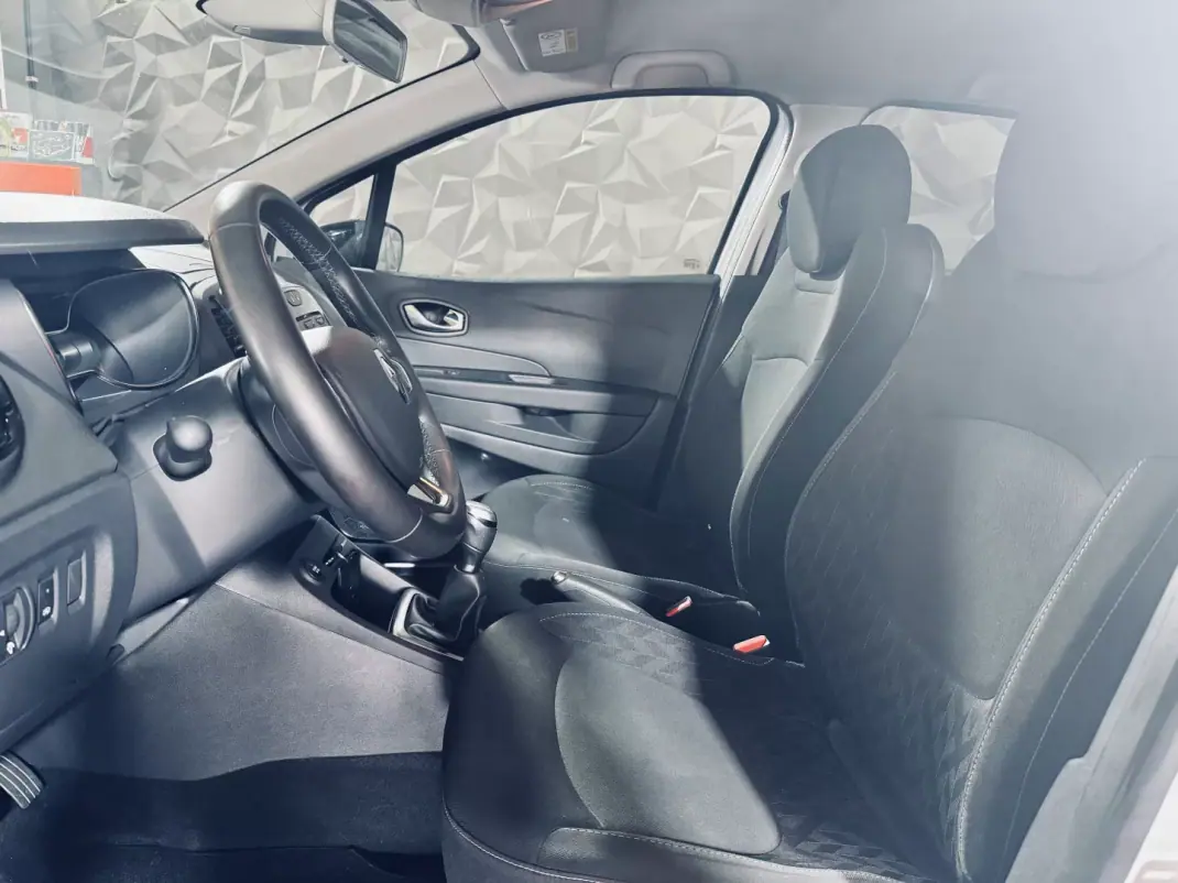Renault Captur 2019 - 13990 EUR, 52805 km - 52805km - foto 17 de 28