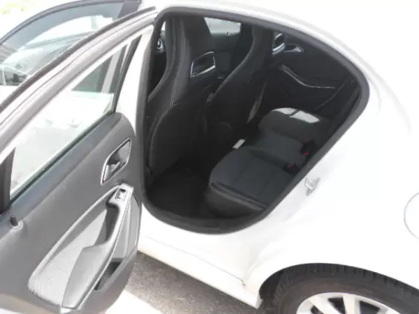 Mercedes-Benz A 180 2014 - 16900 EUR, 118688 km - AUTO.MOTO.pt - 118688km - foto 8 de 14