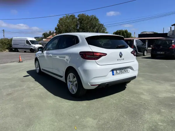 Renault Clio 2021 - 14990 EUR, 143100 km - AUTO.MOTO.pt - 143100km - foto 5 de 15