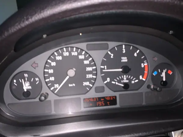 BMW 320 2005 - 6500 EUR, 500000 km - AUTO.MOTO.pt - 500000km - foto 7 de 10