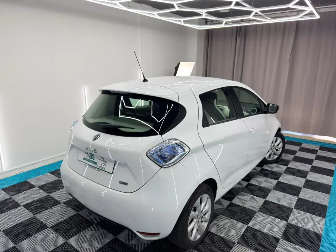 Renault Zoe 2018 - 10750 EUR, 64000 km - AUTO.MOTO.pt - 64000km - foto 8 de 18