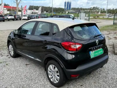 Renault Captur 2017 - 12500 EUR, 112400 km - AUTO.MOTO.pt - 112400km - foto 7 de 27