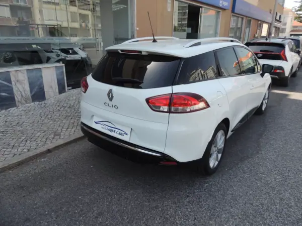 Renault Clio Sport Tourer 2018 - 9250 EUR, 135500 km - AUTO.MOTO.pt - 135500km - foto 4 de 16