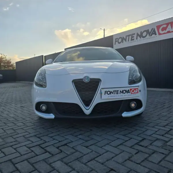 Alfa Romeo Giulietta 2016 - 10950 EUR, 172955 km - AUTO.MOTO.pt - 172955km - foto 3 de 32