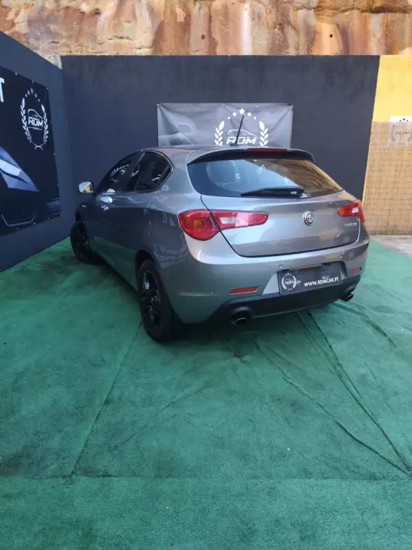 Alfa Romeo Giulietta 2016 - 9990 EUR, 166000 km - AUTO.MOTO.pt - 166000km - foto 4 de 12