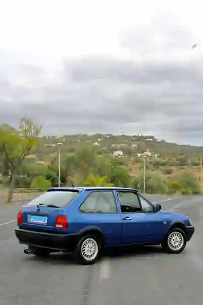 Volkswagen Polo 1992 - 7000 EUR, 182000 km - AUTO.MOTO.pt - 182000km - foto 2 de 9