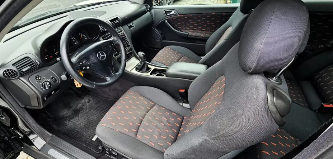 Mercedes-Benz C 220 2002 - 7500 EUR, 300000 km - AUTO.MOTO.pt - 300000km - foto 18 de 22