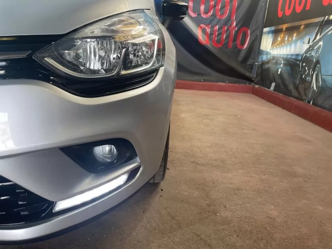 Renault Clio 2019 - 11750 EUR, 106000 km - AUTO.MOTO.pt - 106000km - foto 25 de 45