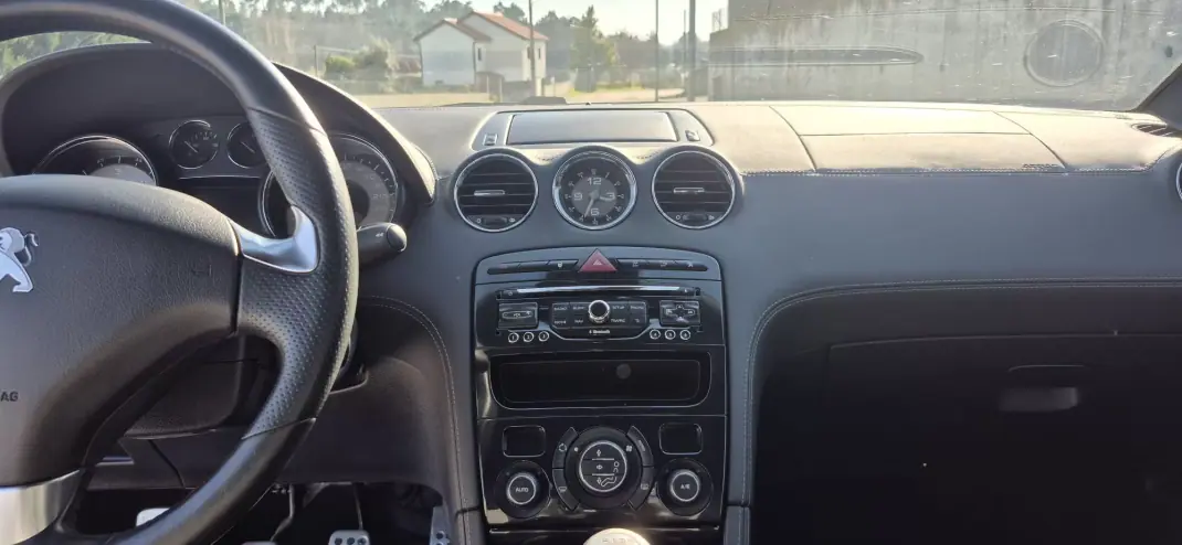 Peugeot RCZ 2014 - 15750 EUR, 213000 km - AUTO.MOTO.pt - 213000km - foto 19 de 31