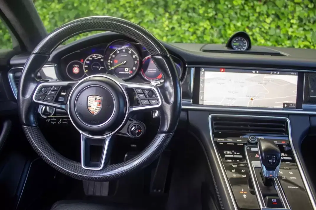 Porsche Panamera Sport Turismo 2017 - 61900 EUR, 160000 km - AUTO.MOTO.pt - 160000km - foto 16 de 22