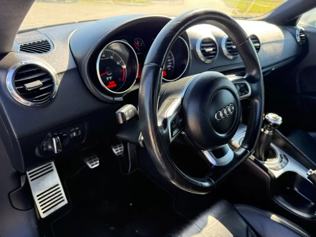 Audi TT Coupé 2006 - 16990 EUR, 77500 km - AUTO.MOTO.pt - 77500km - foto 10 de 19