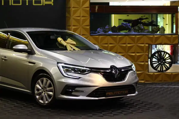 Renault Mégane Sport Tourer 2023 — foto 2 de 25