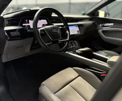 Audi Q8 e-Tron Sportback 2021 - 33950 EUR, 159218 km - AUTO.MOTO.pt - 159218km - foto 6 de 28