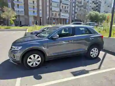Volkswagen T-Roc 2023 - 19900 EUR, 42000 km - AUTO.MOTO.pt - 42000km - foto 3 de 9