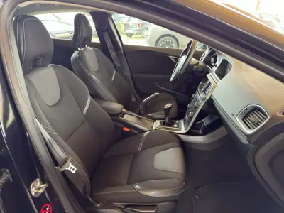 Volvo V40 2014 - 10950 EUR, 203325 km - AUTO.MOTO.pt - 203325km - foto 28 de 32