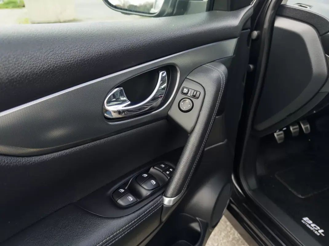 Nissan Qashqai 2019 - 18990 EUR, 106000 km - AUTO.MOTO.pt - 106000km - foto 11 de 41