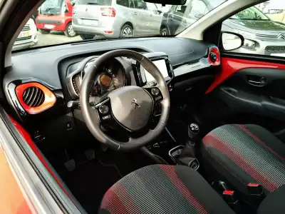 Peugeot 108 2017 - 9600 EUR, 46200 km - AUTO.MOTO.pt - 46200km - foto 12 de 23
