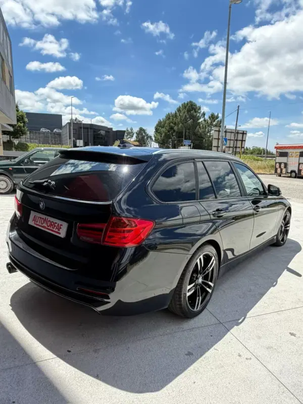 BMW 320 2015 - 13000 EUR, 370303 km - AUTO.MOTO.pt - 370303km - foto 4 de 17