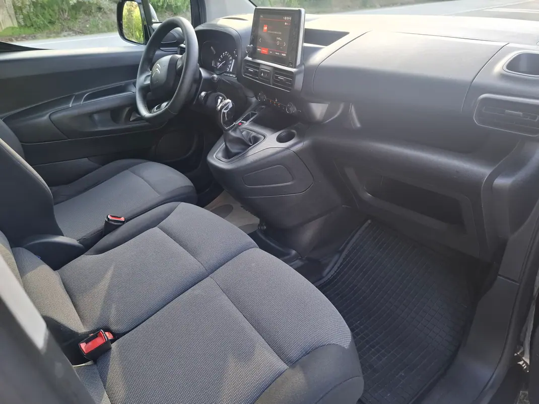 Citroën BERLINGO 3 LUGARES 2020 - 10250 EUR, 230000 km - AUTO.MOTO.pt - 230000km - foto 8 de 12