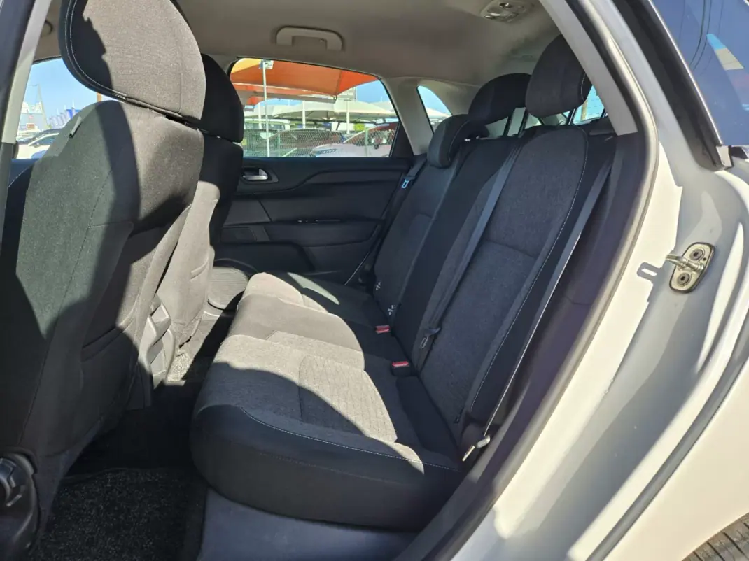 Citroën C4 2017 - 9950 EUR, 141760 km - AUTO.MOTO.pt - 141760km - foto 9 de 10
