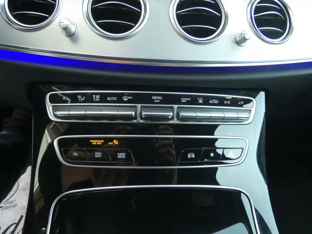 Mercedes-Benz E 300 2020 - 28500 EUR, 217000 km - AUTO.MOTO.pt - 217000km - foto 28 de 39