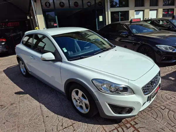 Volvo C30 2011 - 8900 EUR, 199999 km - AUTO.MOTO.pt - 199999km - foto 5 de 29