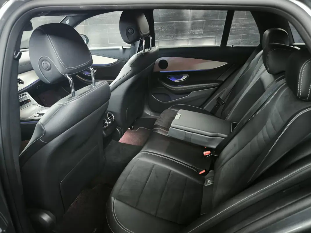 Mercedes-Benz E 300 2022 - 35950 EUR, 122245 km - AUTO.MOTO.pt - 122245km - foto 19 de 43