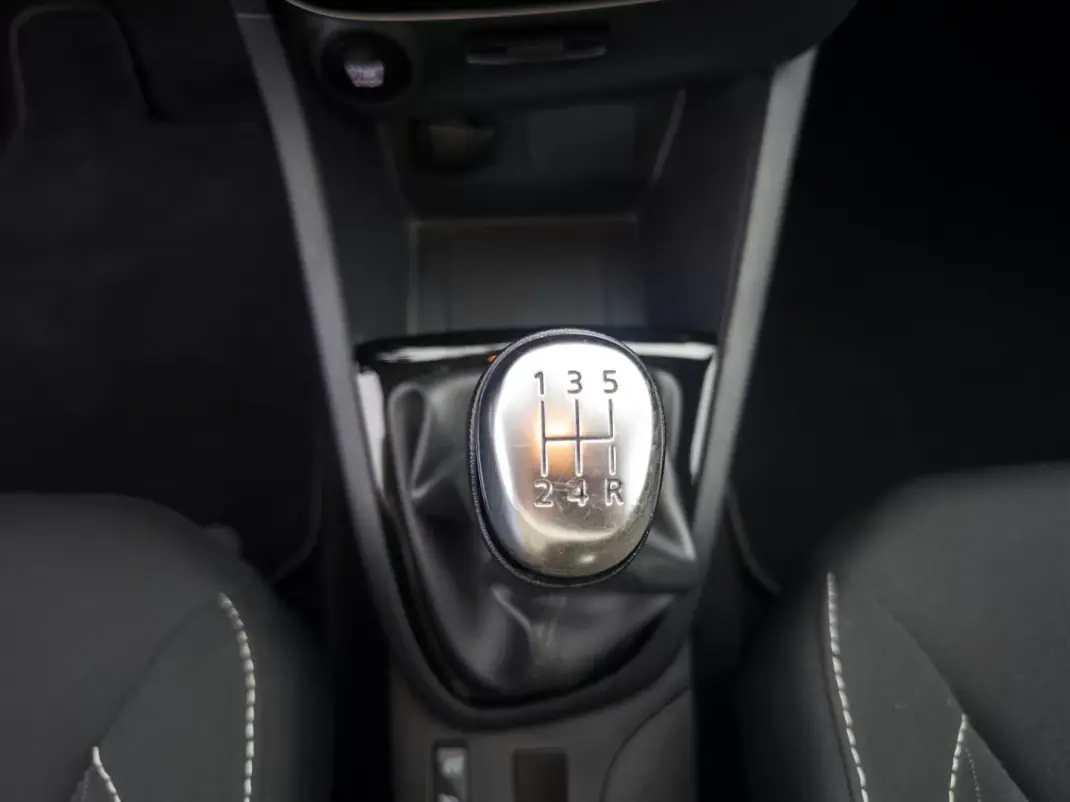 Renault Clio 2019 - 10990 EUR, 128000 km - AUTO.MOTO.pt - 128000km - foto 36 de 43