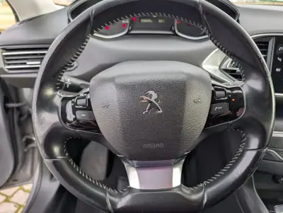 Peugeot 308 SW 2019 - 8500 EUR, 208333 km - AUTO.MOTO.pt - 208333km - foto 16 de 22
