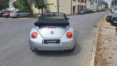 Volkswagen New Beetle Cabriolet 2004 - 9890 EUR, 127830 km - AUTO.MOTO.pt - 127830km - foto 24 de 48