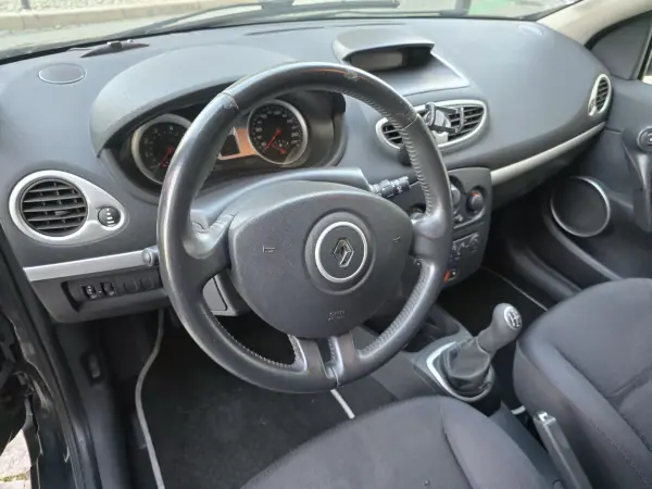 Renault Clio Break 2008 - 3999 EUR, 208437 km - AUTO.MOTO.pt - 208437km - foto 11 de 19