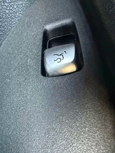 Mercedes-Benz E 220 2017 - 31950 EUR, 241000 km - AUTO.MOTO.pt - 241000km - foto 44 de 51