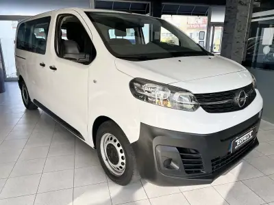 Opel Vivaro-e 2023 — foto 2 de 21