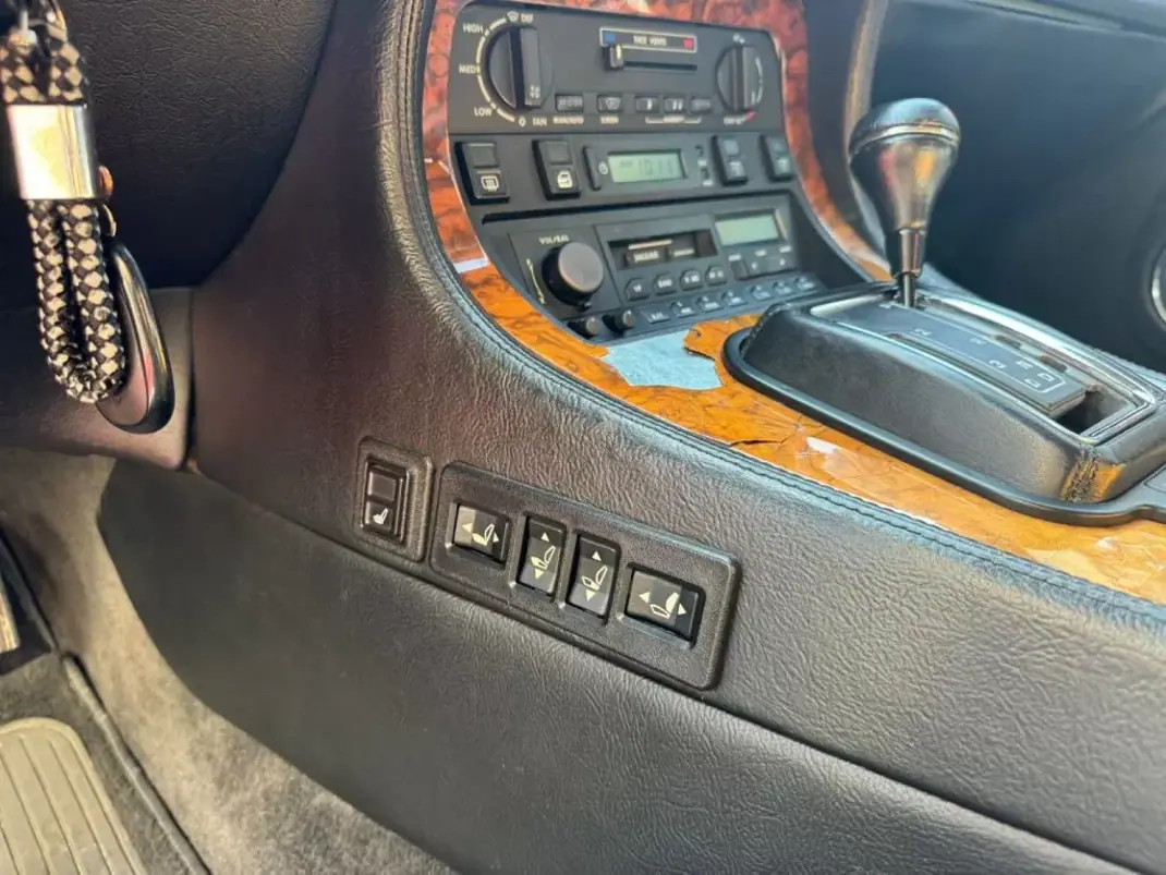 Jaguar Daimler 1990 - 19900 EUR, 146000 km - AUTO.MOTO.pt - 146000km - foto 9 de 14