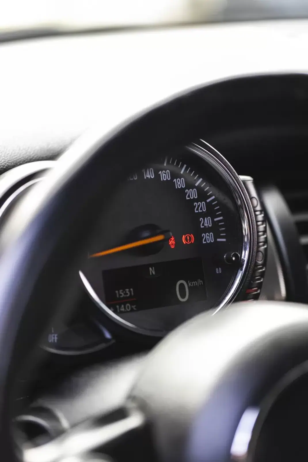 MINI Cooper 2015 - 14500 EUR, 211994 km - AUTO.MOTO.pt - 211994km - foto 16 de 31