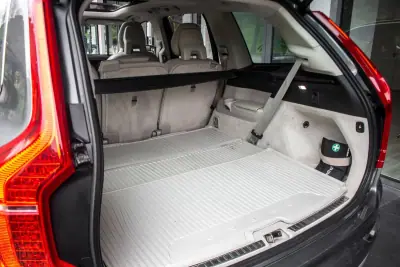 Volvo XC 90 2016 - 24990 EUR, 206775 km - AUTO.MOTO.pt - 206775km - foto 33 de 50