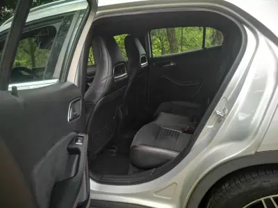 Mercedes-Benz GLA 180 2015 - 15250 EUR, 190000 km - AUTO.MOTO.pt - 190000km - foto 11 de 26