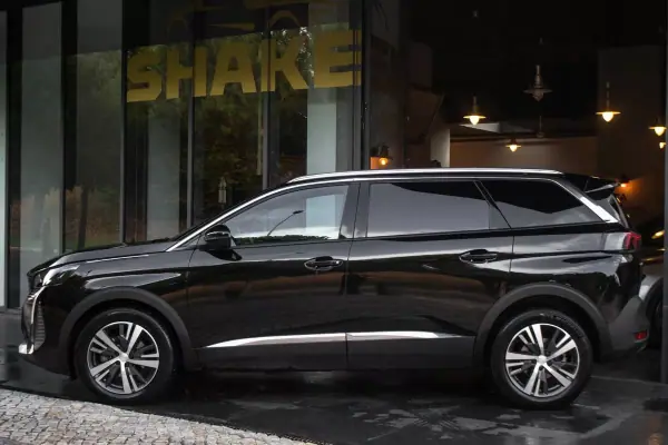 Peugeot 5008 Puretech 130 Eat8 Stop Start Allure 2023 Gasolina