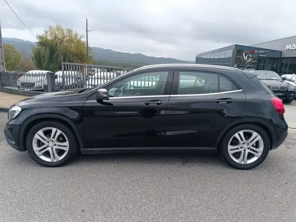 Mercedes-Benz GLA 180 2015 - 22500 EUR, 120000 km - AUTO.MOTO.pt - 120000km - foto 13 de 28