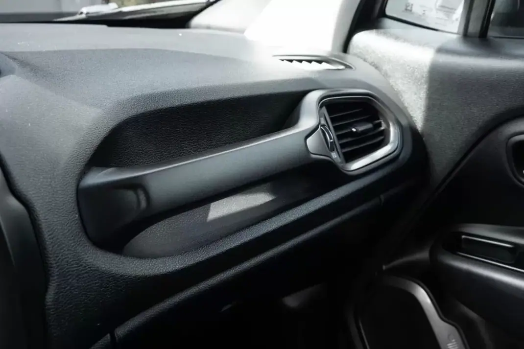 Jeep Renegade 2020 - 18500 EUR, 99000 km - AUTO.MOTO.pt - 99000km - foto 30 de 31