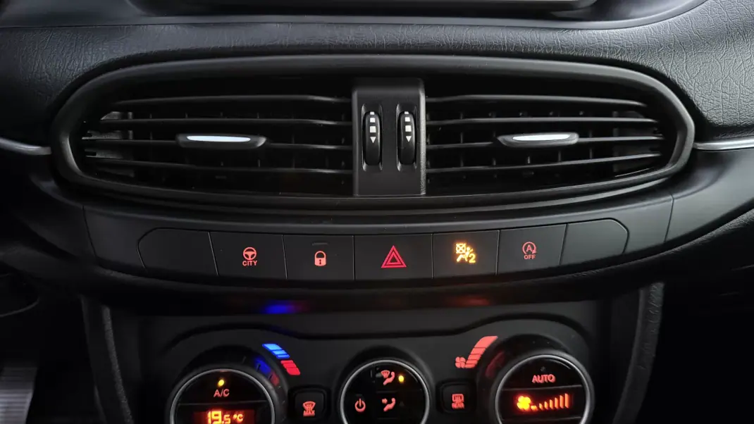 Fiat Tipo Station Wagon 2019 - 12900 EUR, 137000 km - AUTO.MOTO.pt - 137000km - foto 35 de 43