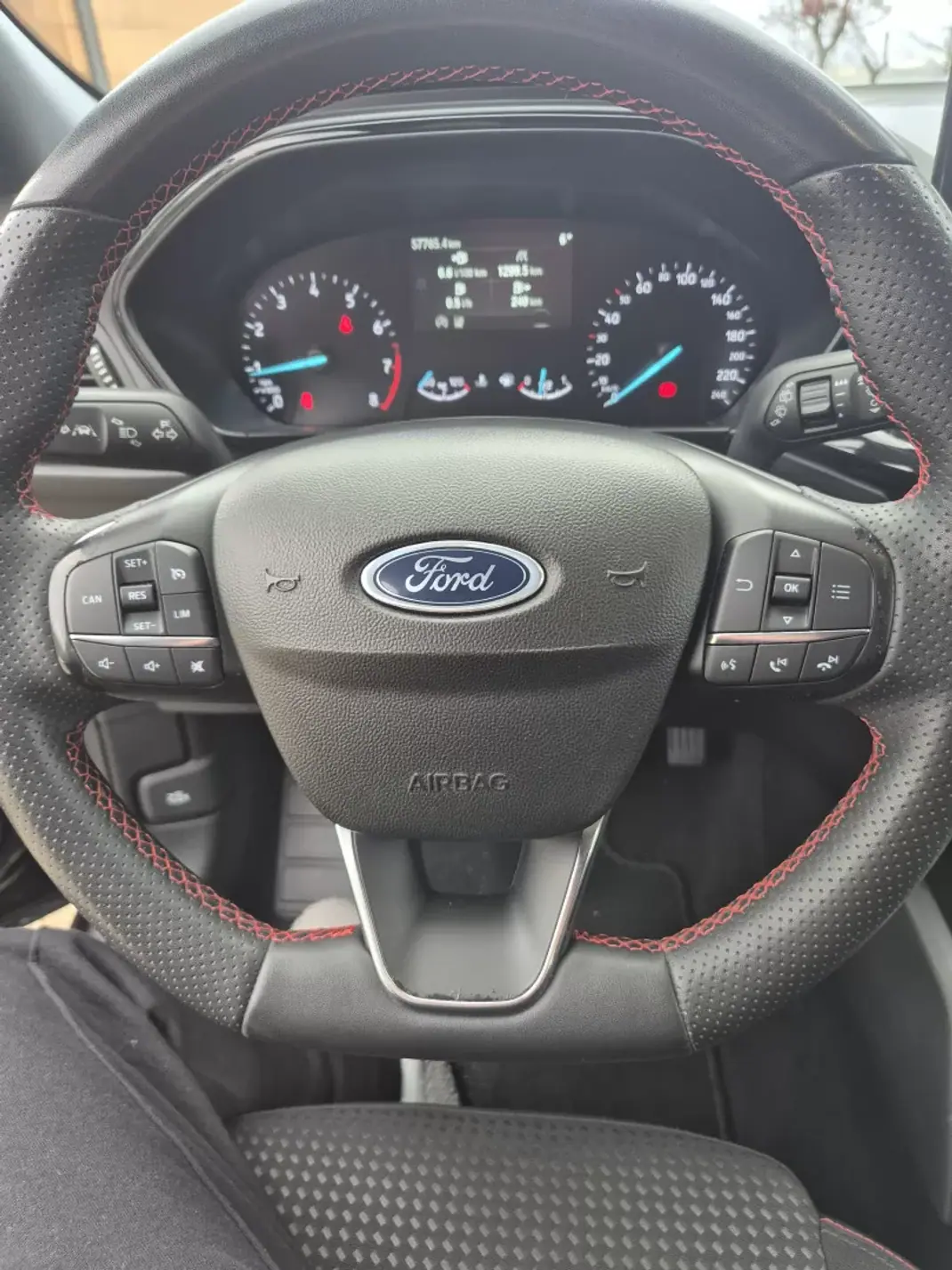 Ford Focus SW 2022 - 17450 EUR, 57000 km - AUTO.MOTO.pt - 57000km - foto 14 de 28