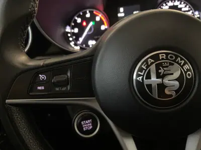 Alfa Romeo Giulia 2016 - 18500 EUR, 153000 km - AUTO.MOTO.pt - 153000km - foto 18 de 35