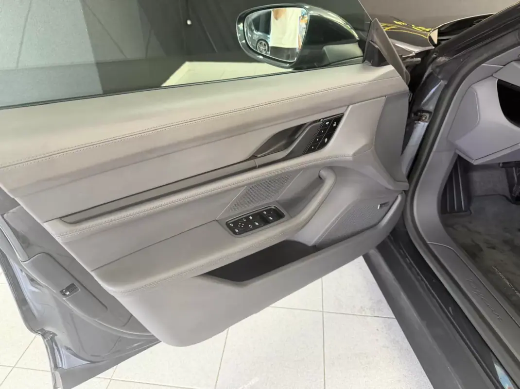 Porsche Taycan 2023 - 69000 EUR, 84534 km - AUTO.MOTO.pt - 84534km - foto 24 de 39